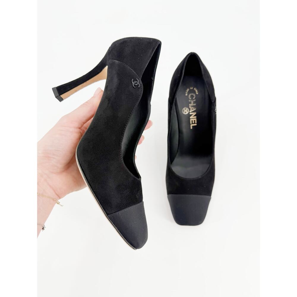 Chanel Cap Toe Pumps Fall Winter 2021 Black Suede Grosgrain Heels 38.5 Dust Bag - Picture 2 of 9